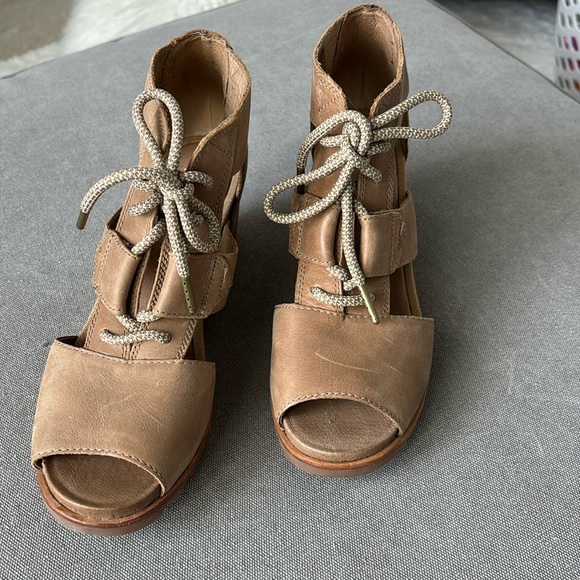 Sorel Lace-up Camel Wedge Sandal - Picture 1 of 3